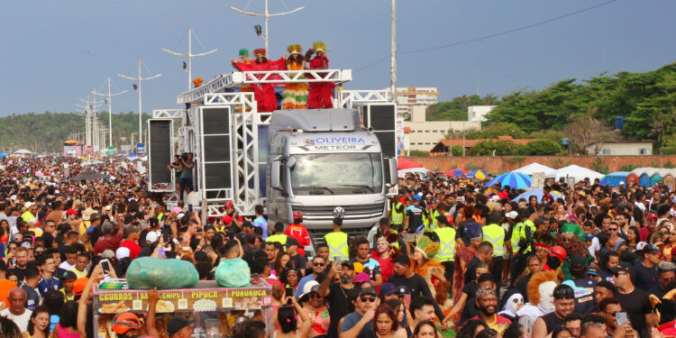 São Luís/MA – Pré-Carnaval na Avenida Litorânea reúne grande público para celebração da diversidade musical do Maranhão