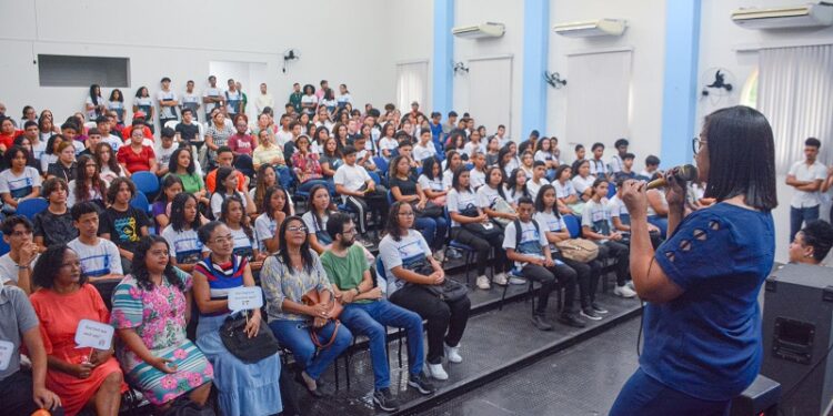São Luís/MA – Acolhida a estudantes, pais e professores marca volta às aulas nas escolas da rede estadual de ensino