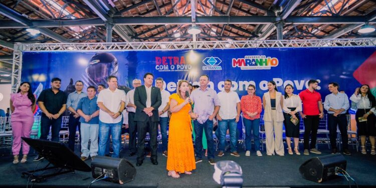 São Luís/MA – Iracema Vale prestigia lançamento do programa ‘Detran com o Povo’ e entrega de benefícios do ‘Minha Renda’