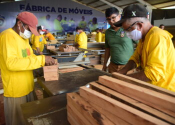 São Luís/MA – Mão de obra carcerária produz móveis para delegacias entregues pelo Governo do Estado