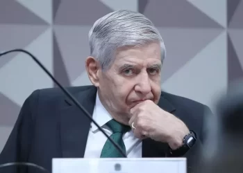 Brasília – PF apreende agenda de general Heleno com anotações golpistas escritas de ‘próprio punho’