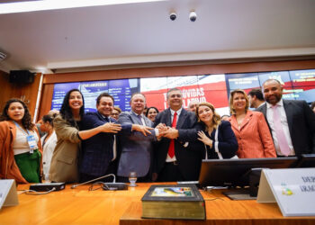 São Luís/MA – Governador Brandão prestigia homenagem ao ministro Flávio Dino na Alema
