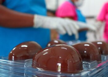 São Luís/MA – Mão de obra carcerária maranhense produz mais de 15 mil ovos de chocolate para o período da Páscoa