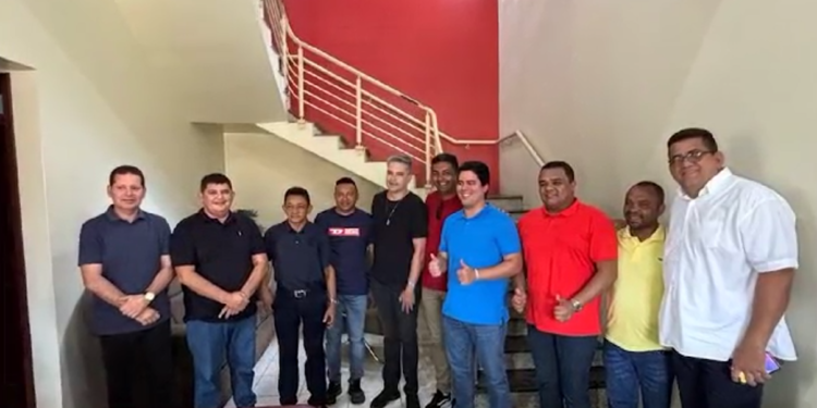 COROATÁ / MA – Ministro do Esportes André Fufuca prometeu reforma do Estádio Municipal e construção de espaço esportivo durante visita ao município.