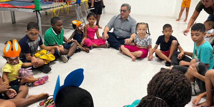 São Luís/MA – Governo do Maranhão distribui ovos de páscoa para o público infantil atendido pelo Shopping da Criança