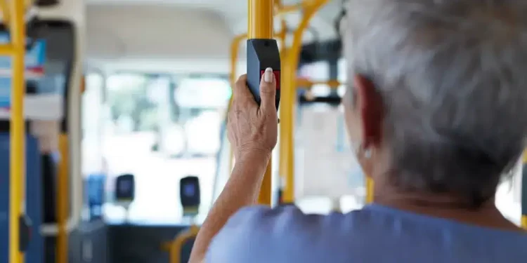 Novo Cartão de Ônibus para Idosos a partir de 60 anos: Confira Como Solicitar de Forma Simples