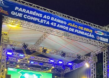 Vereadora Fátima Araújo com o apoio do Governo do Estado e Orleans Brandão, organiza aniversário de 43 anos do Bairro João de Deus com “Grande Participação Popular”, lota a Praça da Juventude.