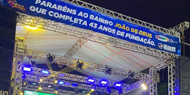 Vereadora Fátima Araújo com o apoio do Governo do Estado e Orleans Brandão, organiza aniversário de 43 anos do Bairro João de Deus com “Grande Participação Popular”, lota a Praça da Juventude.