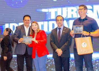 SÃO LUÍS/MA – Iracema Vale participa da solenidade de entrega do 12º Prêmio Sebrae Prefeitura Empreendedora