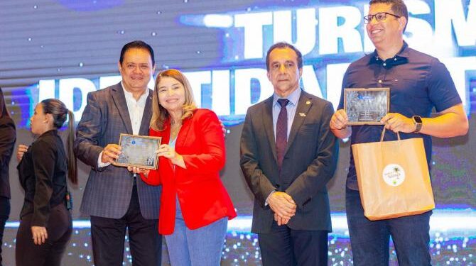 SÃO LUÍS/MA – Iracema Vale participa da solenidade de entrega do 12º Prêmio Sebrae Prefeitura Empreendedora