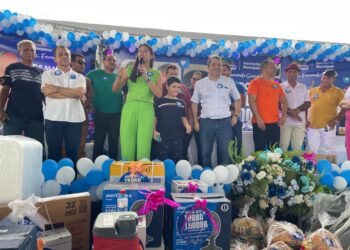 BACABERA / MA – Diante de uma Multidão, Fernanda Gonçalo Celebra o dia do Trabalhador, entregando prêmios e realizando sonhos.