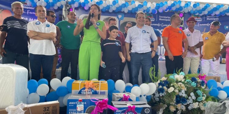 BACABERA / MA – Diante de uma Multidão, Fernanda Gonçalo Celebra o dia do Trabalhador, entregando prêmios e realizando sonhos.