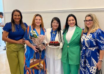 SURPRESA: Fátima Araújo aniversaria e recebe homenagem de Andréia Brandão na Câmara municipal