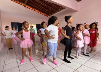 Fátima Araújo inaugura novo polo do seu projeto balé no bairro Santo Antônio