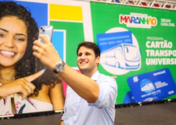 São Luís/MA – Orleans Brandão acompanha entrega do Cartão Transporte Universitário