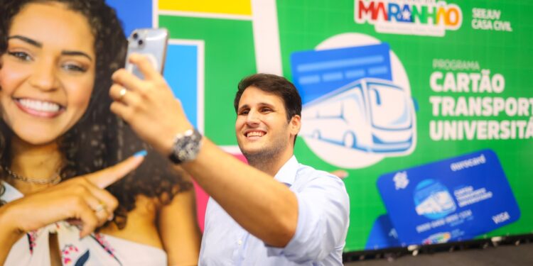 São Luís/MA – Orleans Brandão acompanha entrega do Cartão Transporte Universitário