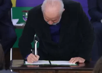 Brasília – Nova Lei assinada por Lula faz usuários de cartões de crédito pularem de alegria