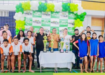MATÕES DO NORTE: Prefeito Solimar Alves é recebido com “Aplausos e Festa” na inauguração da Quadra Poliesportiva no povoado Pedras.