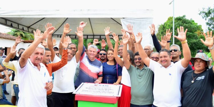 ICATU: Prefeito Walace Azevedo não mede esforços e entrega praças e calçamento no povoado Ribeira