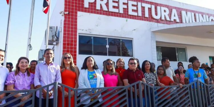 Em Urbano Santos, Iracema Vale comemora entrega de trecho da estrada que liga a cidade a Barreirinhas