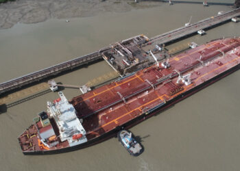 São Luís/MA – Porto do Itaqui recebe um dos maiores navios brasileiros de transporte de combustíveis