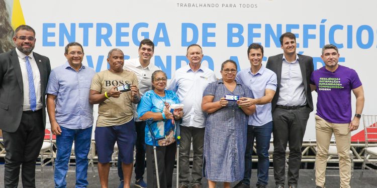 São Luís/MA – Governo do Maranhão beneficia mais de 4 mil pessoas com entrega de óculos de grau