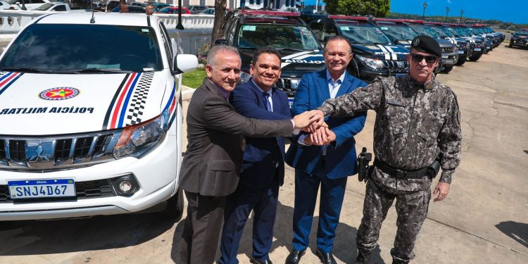 São Luís/MA – Brandão entrega 42 novas viaturas e anuncia convocação de mais 360 policiais militares aprovados em concurso público