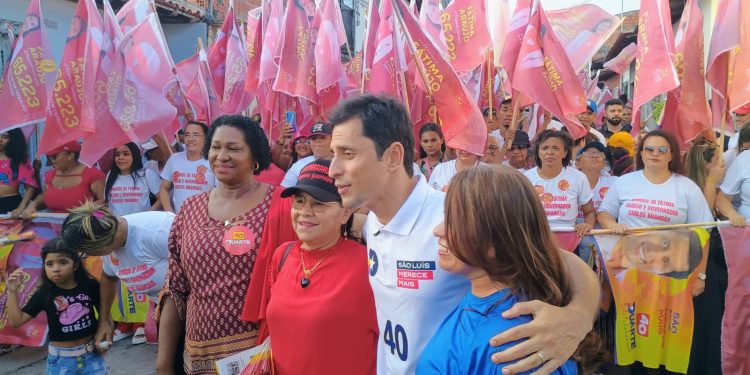 NA GRANDE ILHA / “SUCESSO” Vereadora Fátima Araújo arrasta multidão em caminhada com a presença do candidato a prefeito de São Luís DUARTE JÚNIOR.