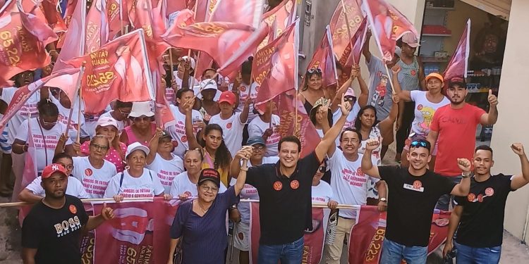 SÃO LUÍS – Em caminhada pelas ruas dos bairros Pirapora e Residencial João Alberto, Fátima Araújo e o Vice governador Felipe Camarão ARRASTAM MULTIDÃO