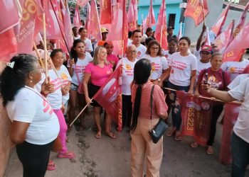 Fátima Araújo realiza caminhada nos conjuntos Codozinho e Jardim Conceição. 65223