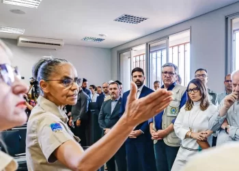 Brasília – “Tem gente colocando fogo de maneira ilegal”, diz Lula, sobre relatos do Ibama
