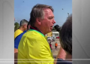 Macaíba – Bolsonaro é atacado por abelhas em discurso no RN