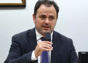 Brasília – “Não dá para jogar mole com a extrema-direita violenta”, diz Glauber Braga