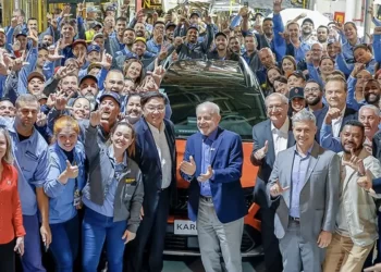 Brasília – Lula celebra retomada do mercado automobilístico no Brasil
