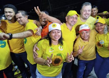 MATINHA – Em Bairro Novo, o arrastão do (25) impressiona com grande participação popular, enchendo as ruas e gritando ACABOU, ACABOU, ACABOU!