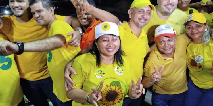 MATINHA – Em Bairro Novo, o arrastão do (25) impressiona com grande participação popular, enchendo as ruas e gritando ACABOU, ACABOU, ACABOU!