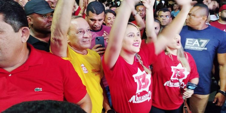 COROATÁ / MA – Mega “Arrastão do 13” reúne milhares de pessoas, invadem as ruas e mostram que o povo está com Aryanna Amovelar e Tatyana Murad.