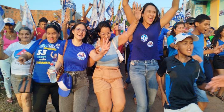 Naila Gonçalo faz caminhada e colagem nas comunidades de Novo Horizonte e Capadócia em Bacabeira e mostra que o 33 é o mais forte na disputa eleitoral de outubro