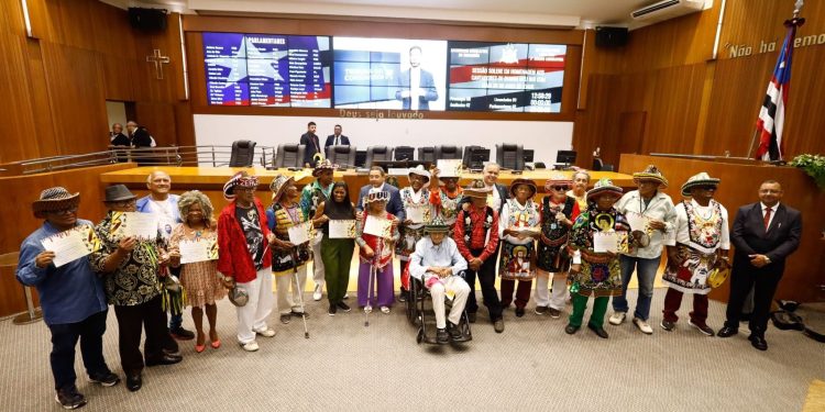 São Luís/MA – Cantadores de bumba meu boi com mais de 80 anos são homenageados em sessão solene na Assembleia