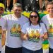 MATINHA – Comemorando a vitória: Nilton Everton e Cabeça de Sebastião celebram a chegada à prefeitura com a população.