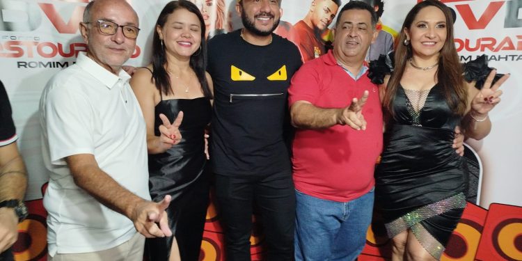 MATA ROMA – Promovida pela Prefeitura Municipal, a tradicional Festa do Cajú reúne autoridades e milhares de pessoas na noite de segunda-feira, 14.