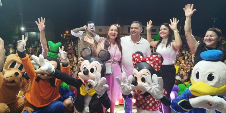 MATA ROMA – Prefeitura e Sec. da Cultura promovem festa para as crianças e superlota Praça de Eventos com grande participação popular.