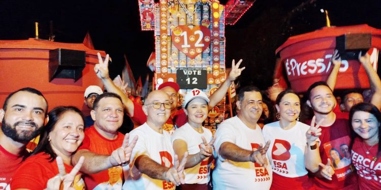 Em MATA ROMA, Besa faz comício histórico atraindo mais de dez mil pessoas e vermelhando a Praça de Eventos selando a vitória do 12.