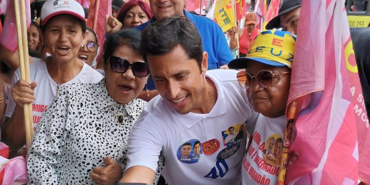 NO JOÃO DE DEUS, Fátima Araújo e Duarte Júnior são recebidos com esperança e gratidão em caminhada eleitoral.