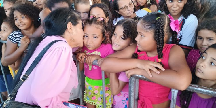 FÁTIMA ARAÚJO realiza sonhos de milhares de crianças no Bairro João de Deus, promovendo mega festa com muitos brinquedos e diversões.