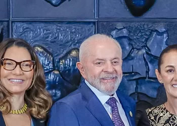 “Política é coisa de mulher”, diz Lula durante posse de Claudia Sheinbaum no México