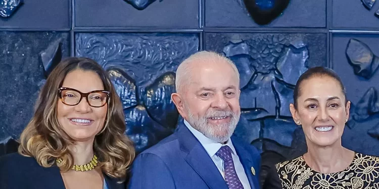 “Política é coisa de mulher”, diz Lula durante posse de Claudia Sheinbaum no México