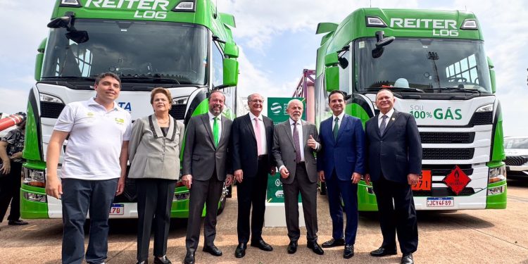 Brasília – Governador do Maranhão participa da cerimônia de sanção da Lei do Combustível do Futuro