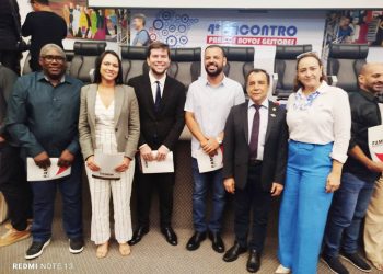 Na Grande Ilha, o 4º encontro para novos gestores eleitos e reeleitos reúne prefeitos e prefeitas no auditório da ALEMA .