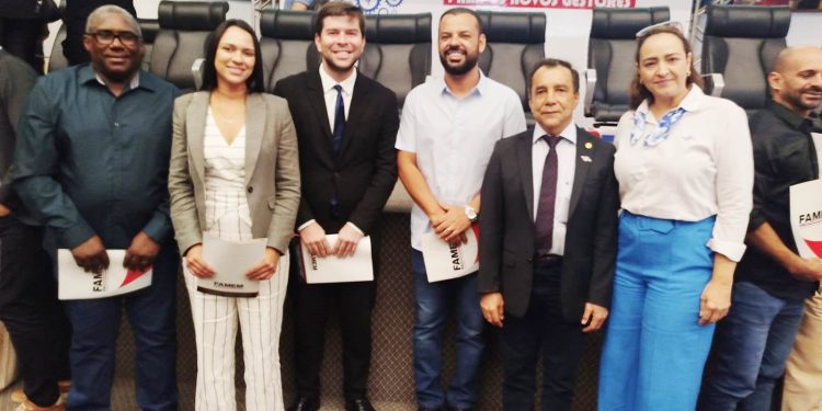 Na Grande Ilha, o 4º encontro para novos gestores eleitos e reeleitos reúne prefeitos e prefeitas no auditório da ALEMA .